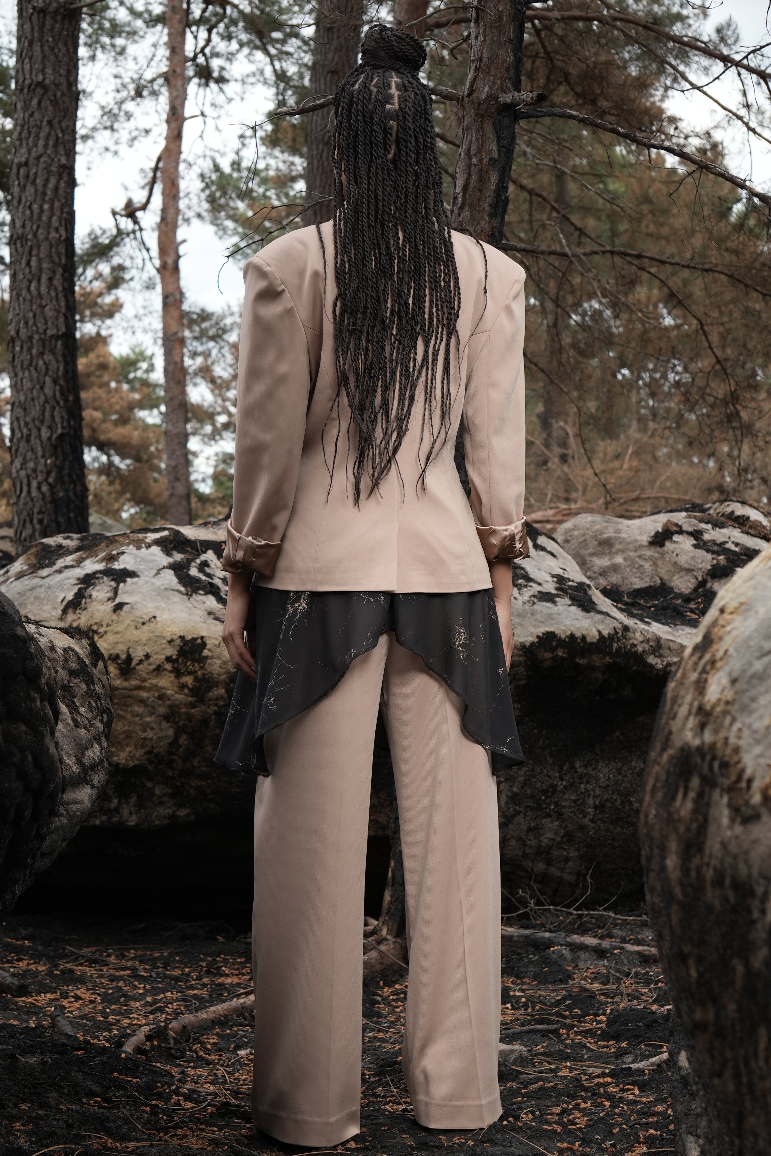 FUKAKO - Tailleur en crêpe japonais beige
