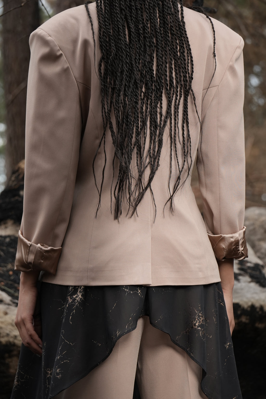FUKAKO - Tailleur en crêpe japonais beige
